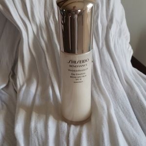 Shiseido Benefiance WrinkleResist24 Day Emulsion